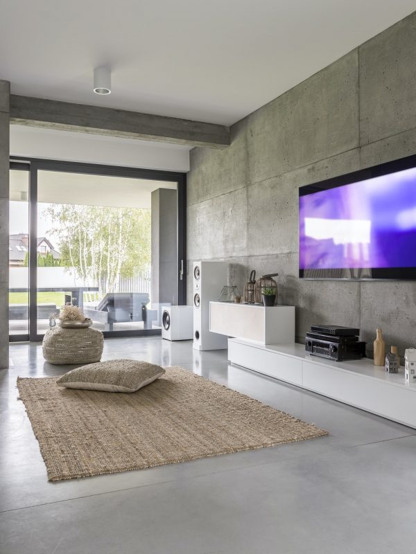 Tv living room with window